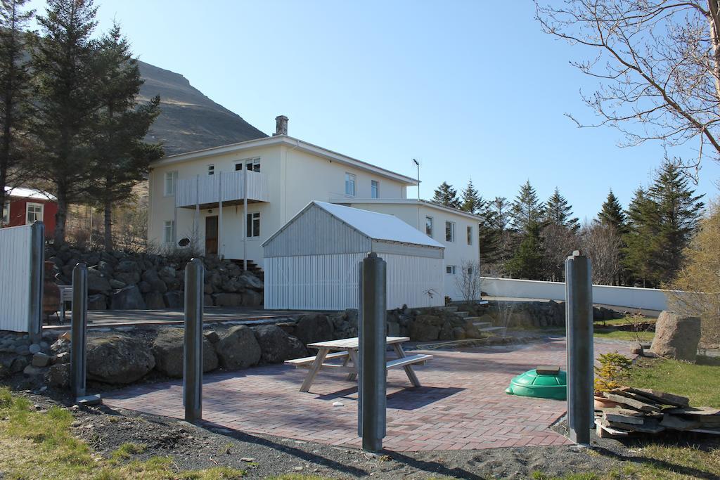 The Guesthouse By The Fjord Thingeyri Exterior photo